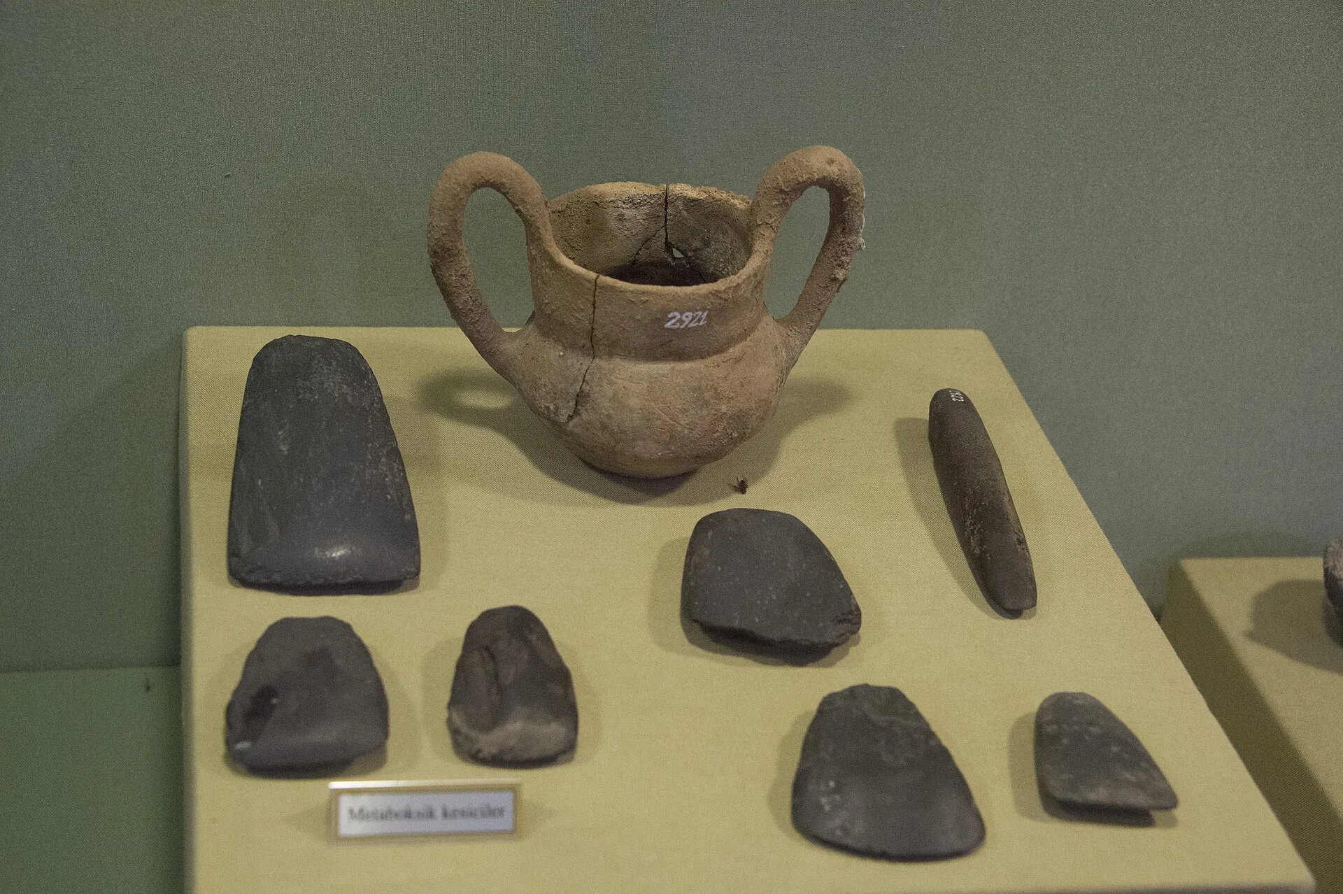 Muzeum Milas – Milas Müzesi: Kárie v jedné místnosti