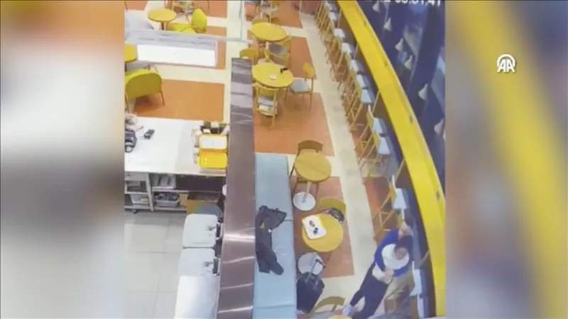 Kobieta, której jedzenie utknęło w gardle na lotnisku w Stambule, została uratowana dzięki manewrowi Heimlicha