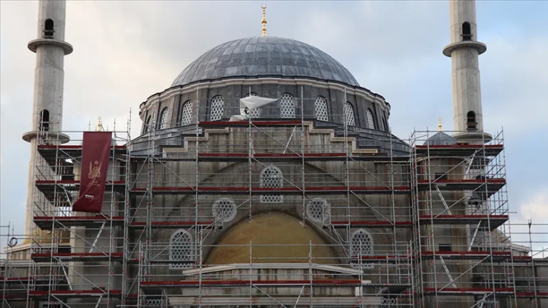 Wszczęto dochodzenie w sprawie telefonów z pogróżkami do meczetu Eyüp Sultan we Francji