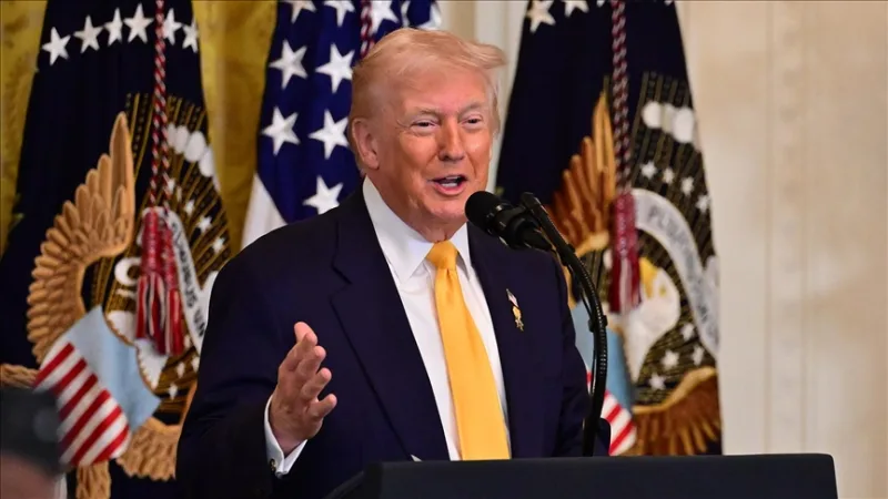 Le président américain Trump défend les droits de douane dans l'attente d'une décision de la Cour suprême