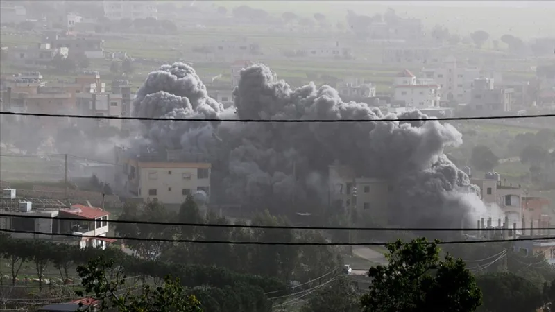 Kymmenen ihmistä kuoli Israelin ilmaiskussa rakennukseen Itä-Libanonissa.