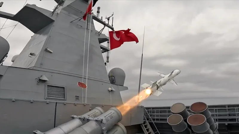 Pocisk przeciwokrętowy ATMACA trafił cel lądowy z pełną precyzją