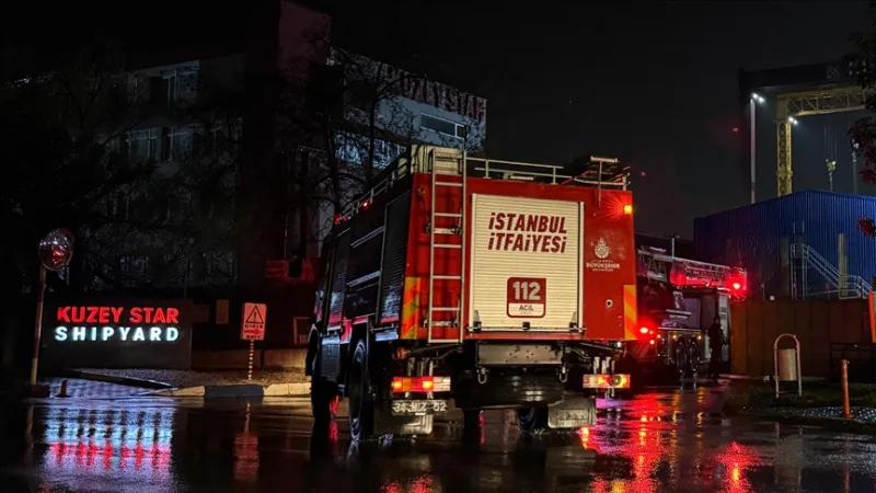 В Тузле ведется тушение пожара на судне для перевозки сухих грузов