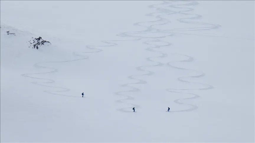 Las montañas nevadas de Van acogieron a esquiadores extranjeros amantes de la aventura