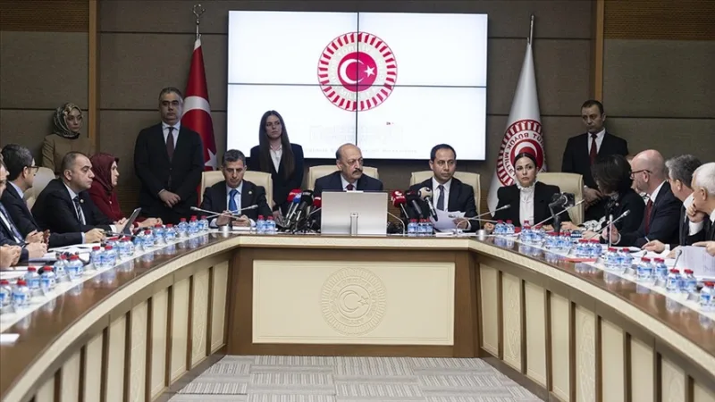 Законопроект, включающий положения о социальных сетях и декретном отпуске, был одобрен комиссией