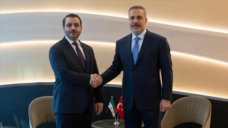 Министр иностранных дел Фидан провел телефонную беседу со своим сирийским коллегой Шейбани