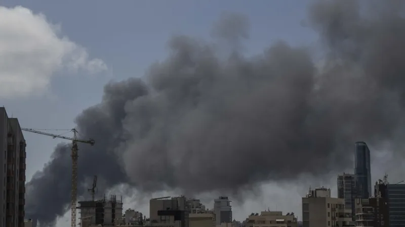 Israel anunció que había completado el cerco en Bint Jbeil, en el sur del Líbano, y había iniciado la ocupación