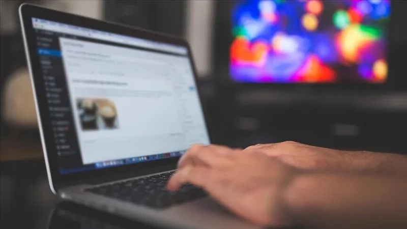 إن مشاركة المحتوى العنيف على وسائل التواصل الاجتماعي تزيد من خطر اكتساب المعتدين شهرة