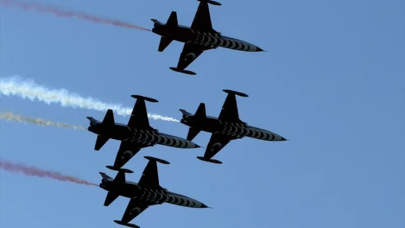 A Türk Yıldızları repülőcsapat bemutatórepülést tartott Çanakkale-ben
