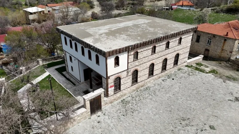 Az ispartai kupola nélküli mecset már mintegy 800 éve állja az idő próbáját